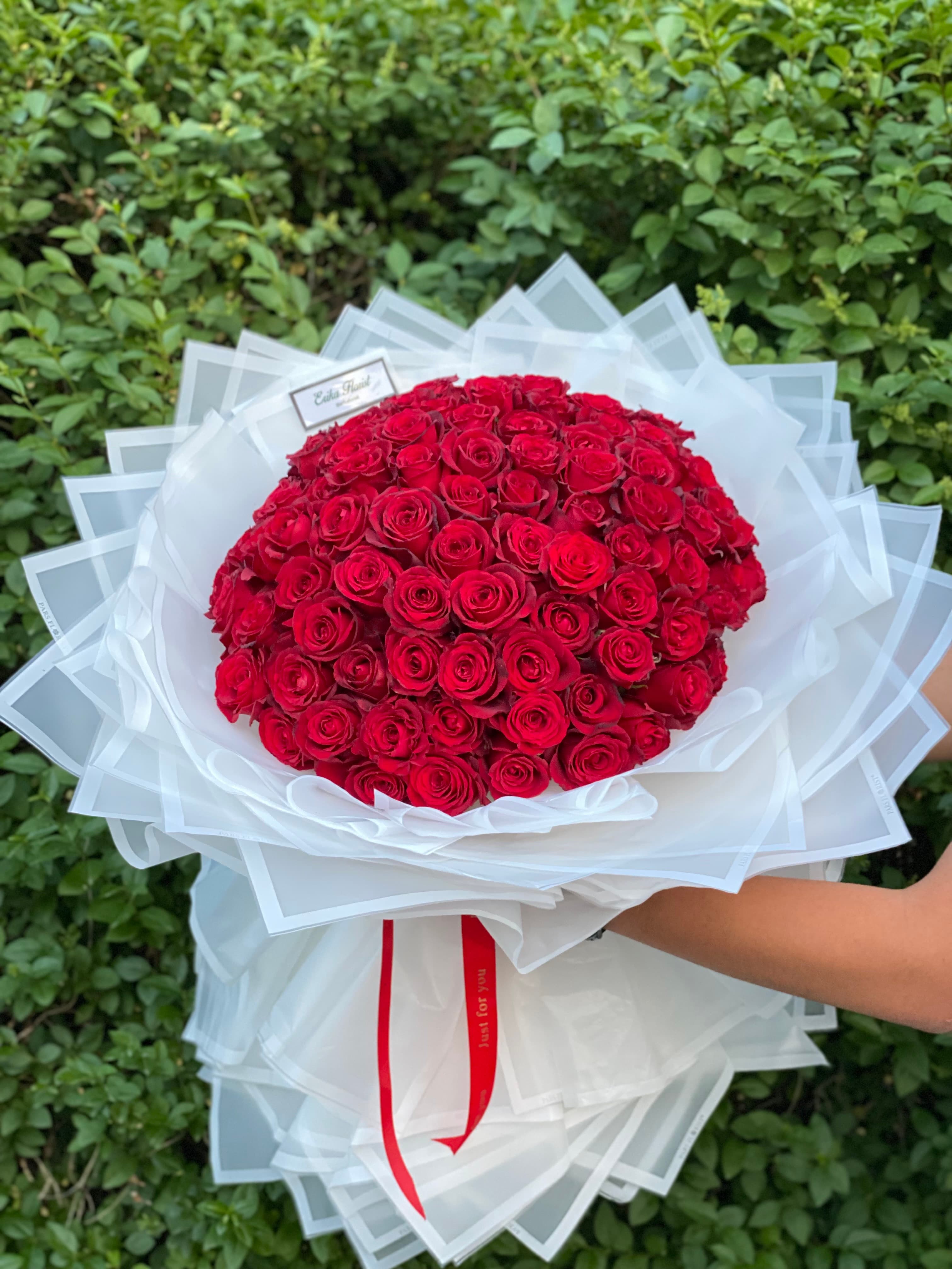 دسته گل رز صد شاخه ای