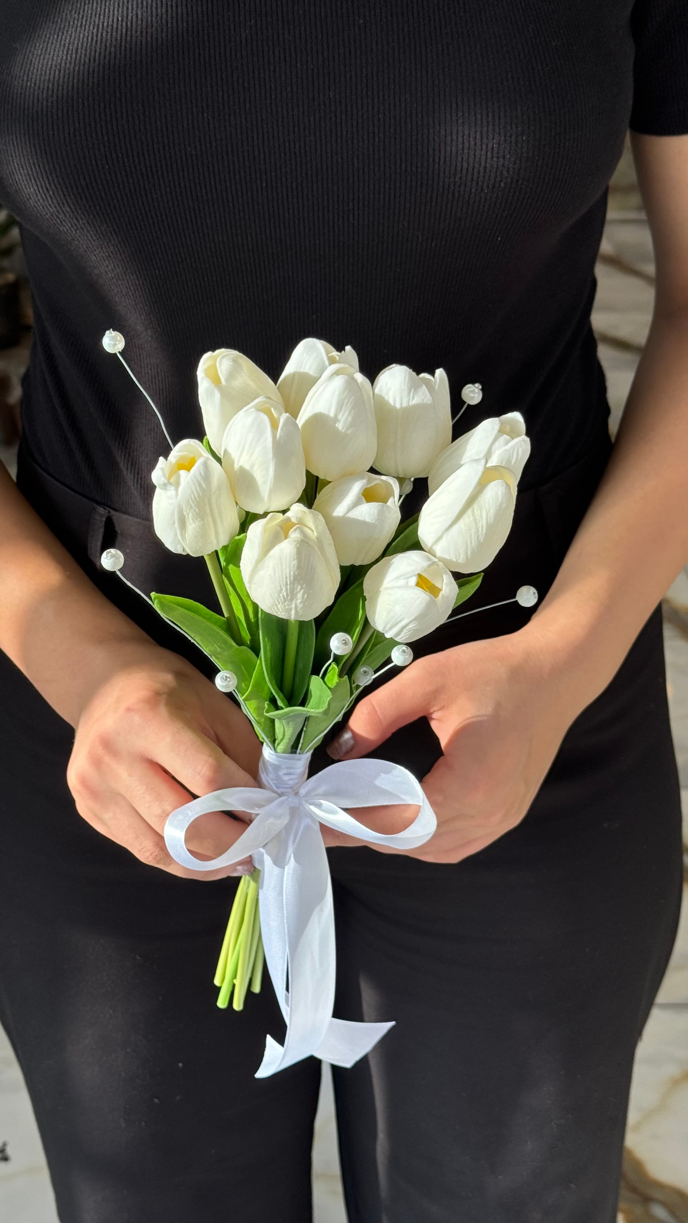 دسته گل عروس لاله و مروارید