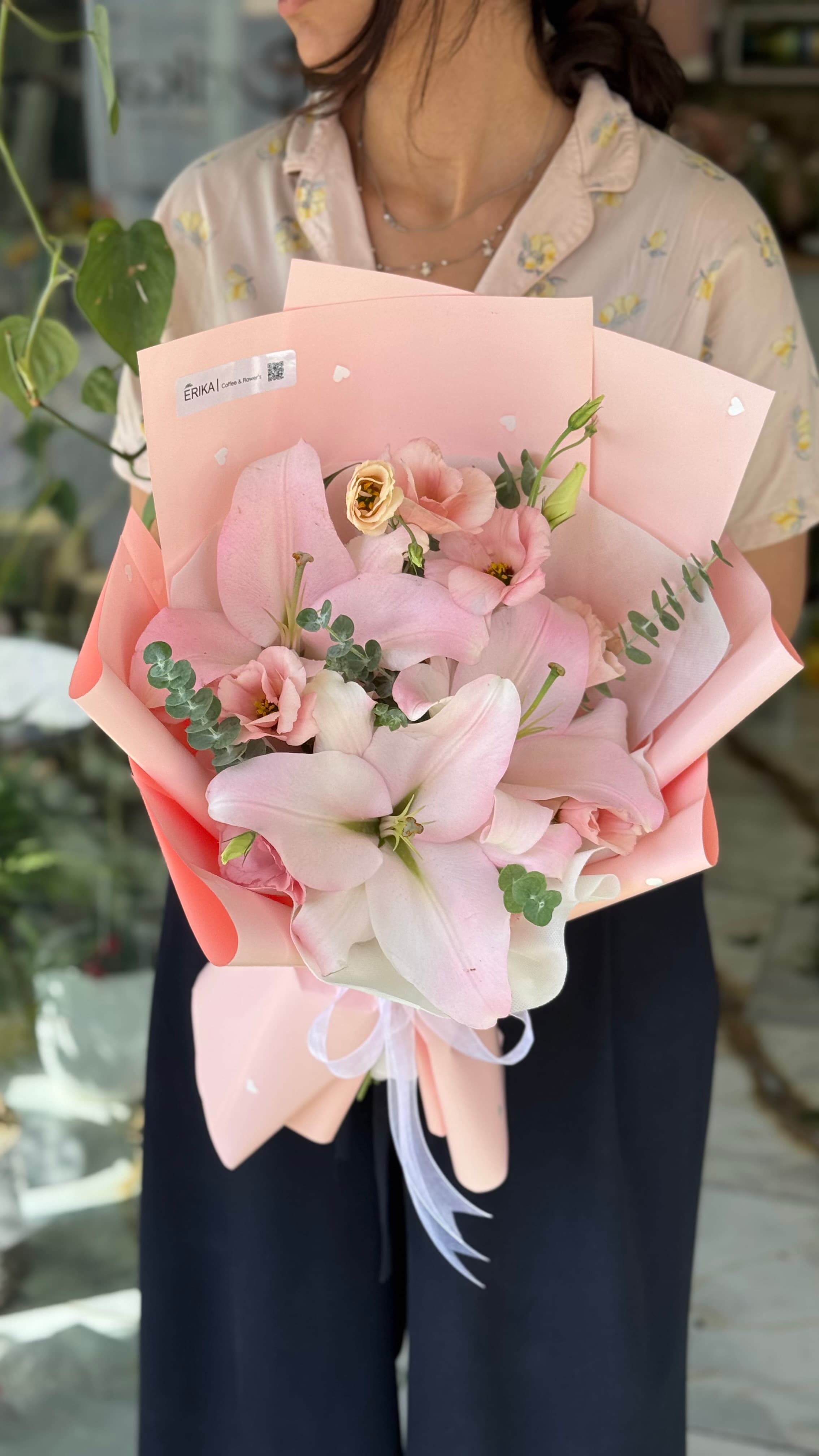دسته گل لیلیوم اوریانتال و اکالیپتوس