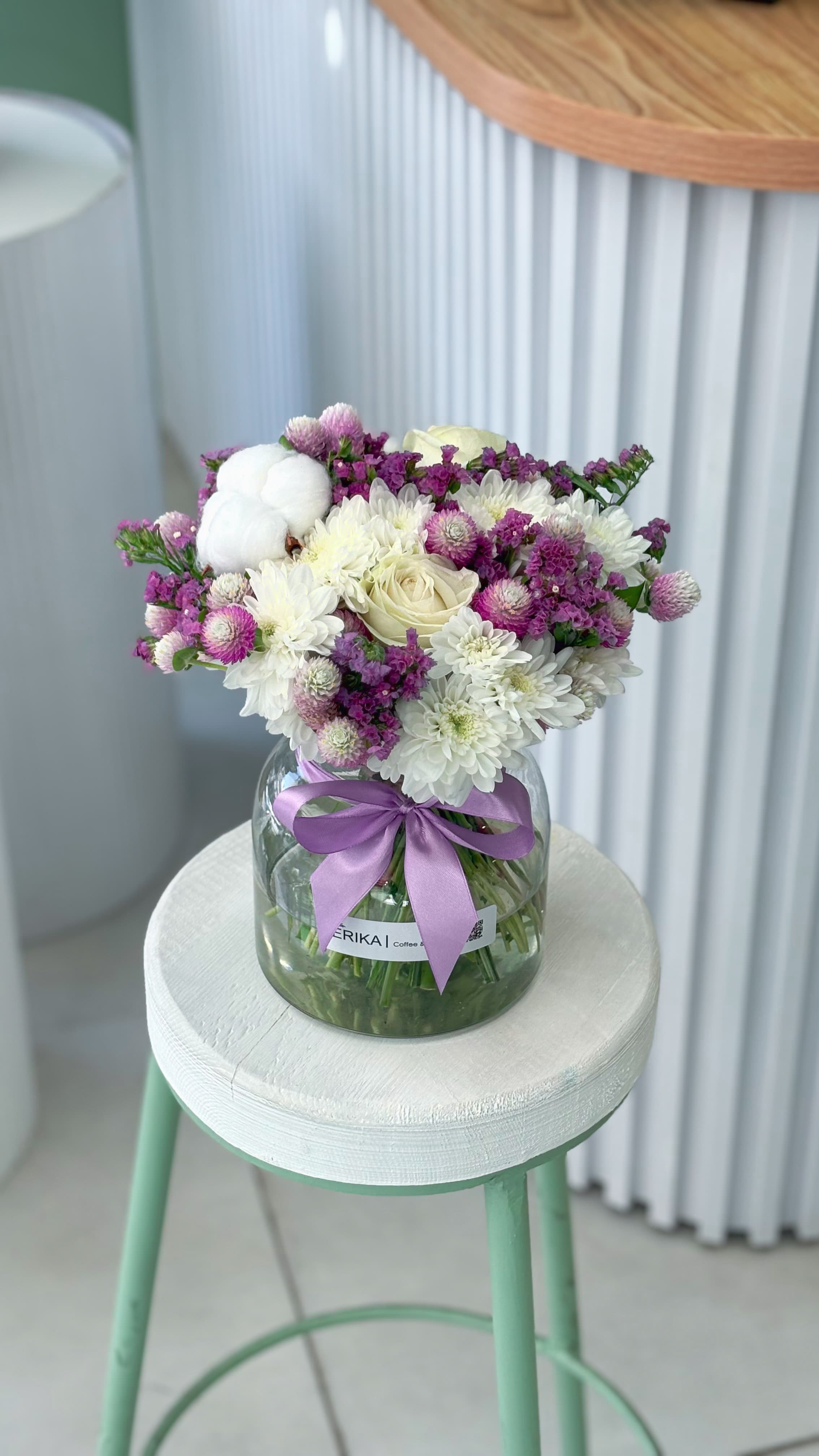 جار گل رز و دکمه ای