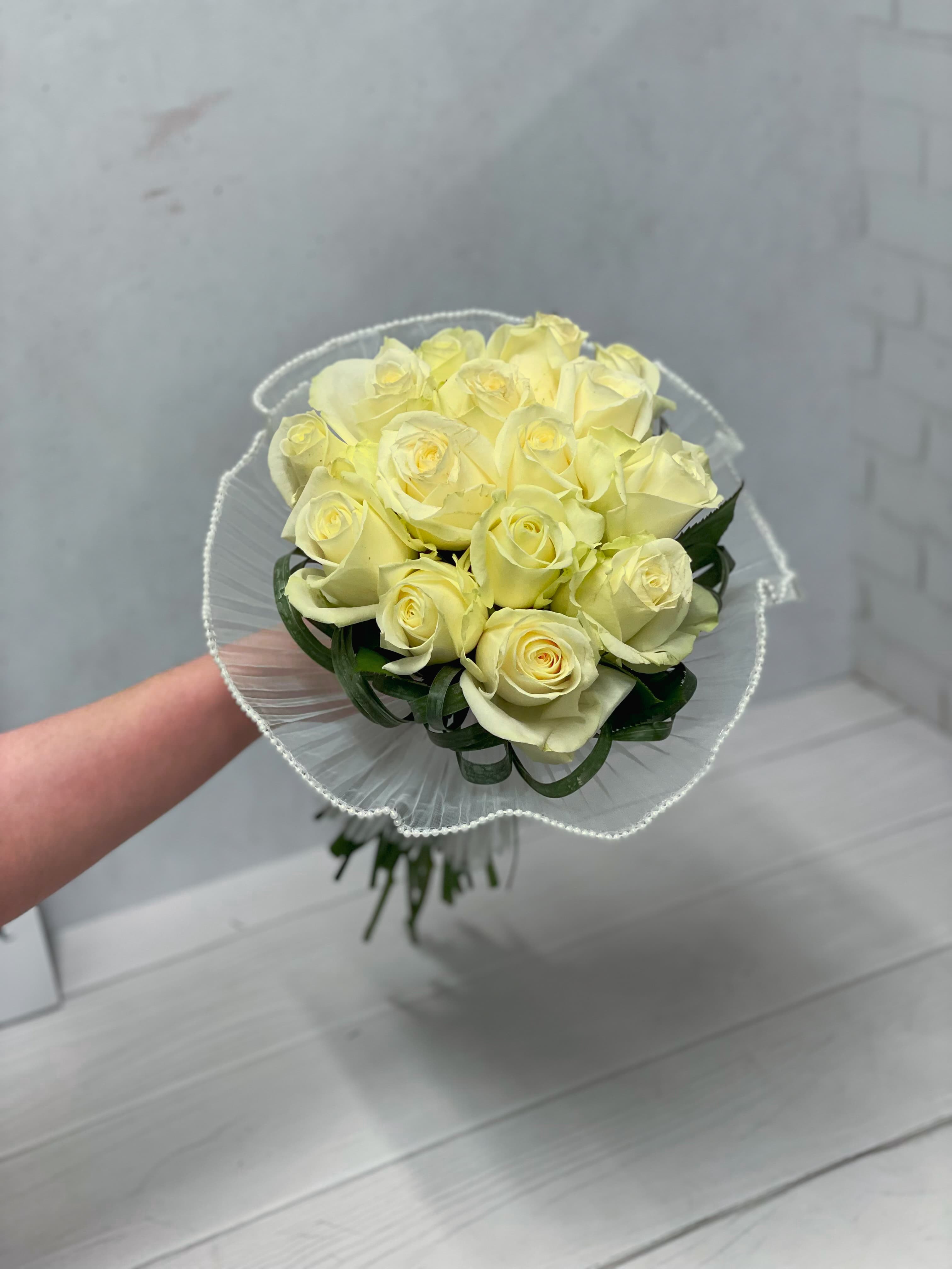 دسته گل عروس گرد با طورچین